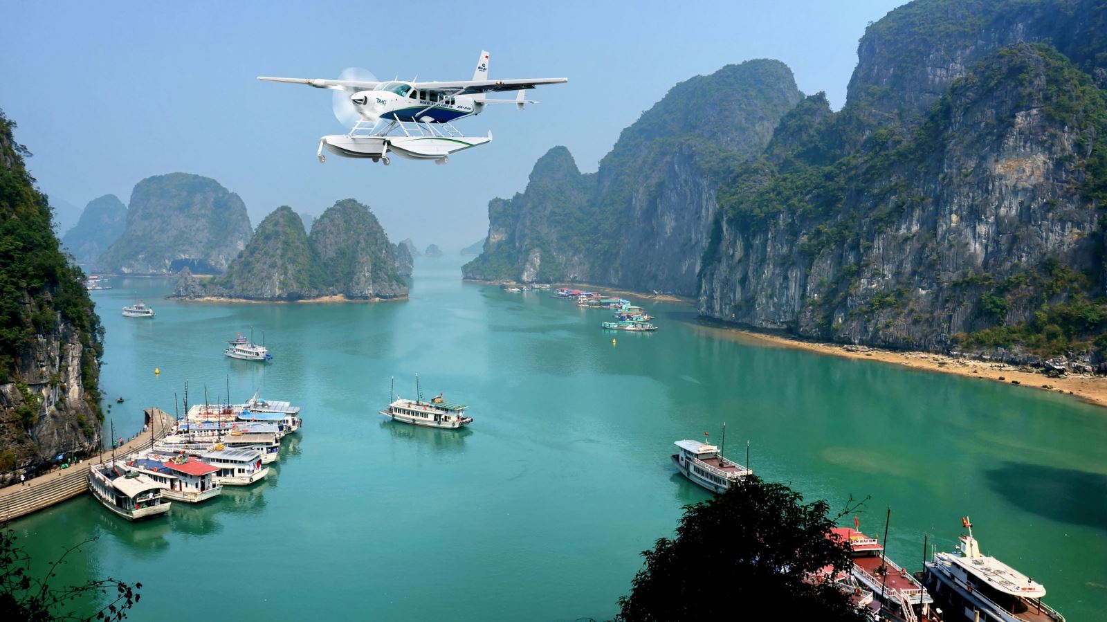 Ngắm toàn cảnh vịnh Hạ Long trên thuỷ phi cơ Ngắm toàn cảnh vịnh Hạ Long trên thuỷ phi cơ